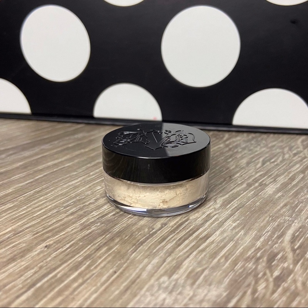 ⭐️ 5/$15 Kat Von D Lock it setting powder in translucent mini size 0.049 oz/1.4g